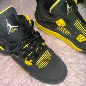 Jordan Men's Black and Yellow Athletic Sneakers